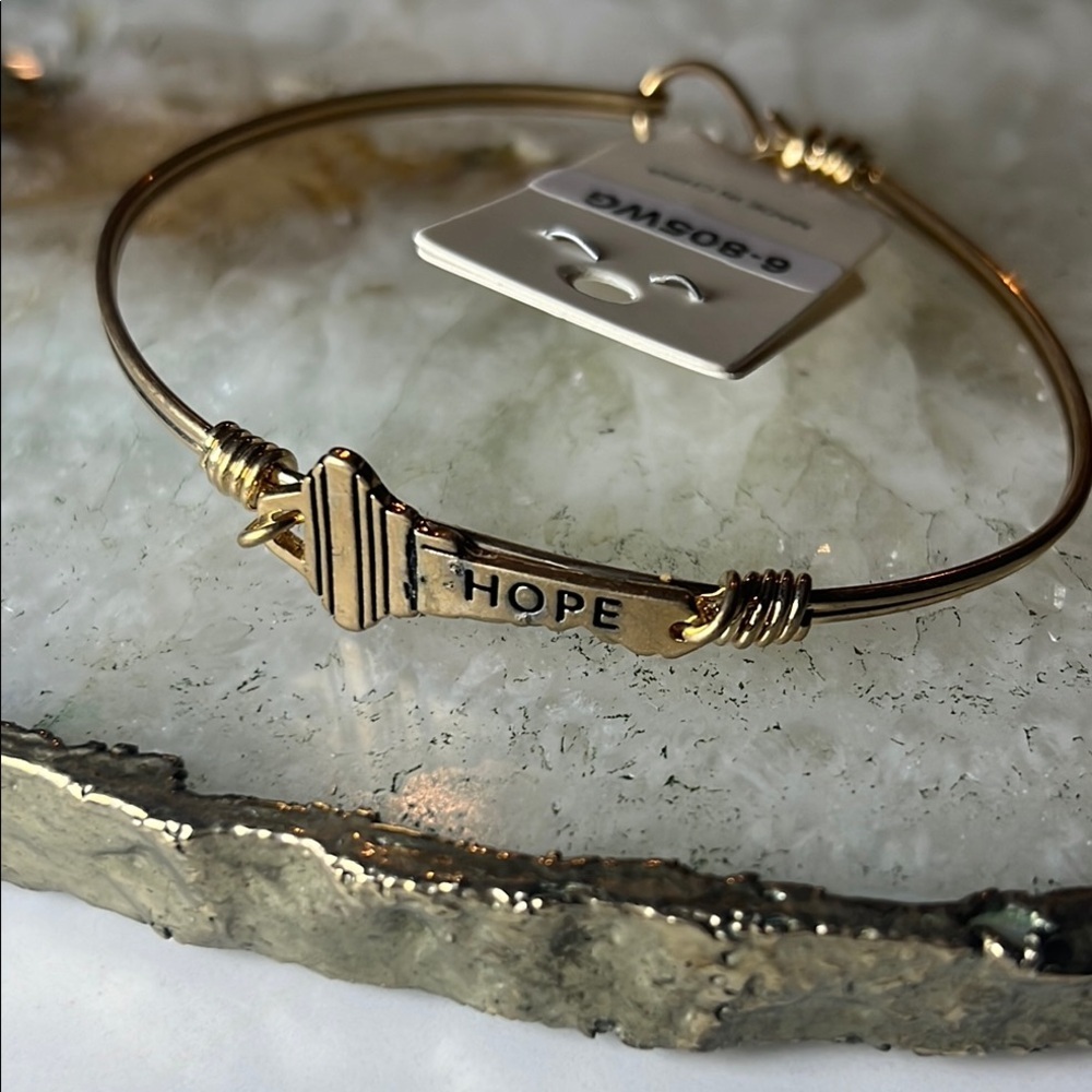 NWT Clover Gold Key Bracelet with HOPE Inscription bangle Stackable - Picture 4 of 9